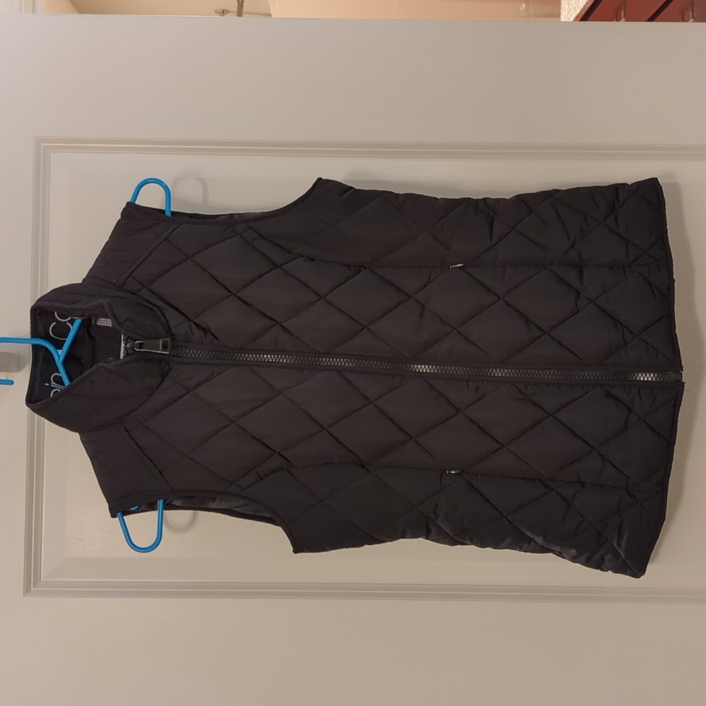 Black puffer vest